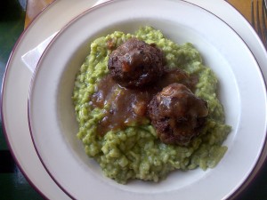 Herb risotto with meatballs