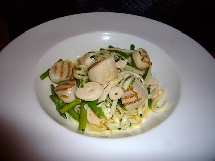 Linguine with 'pulpo', scallops and asparagus
