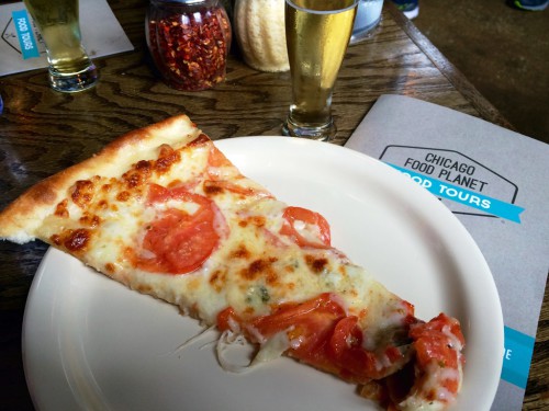 Chicago thin-crust pizza - Piece