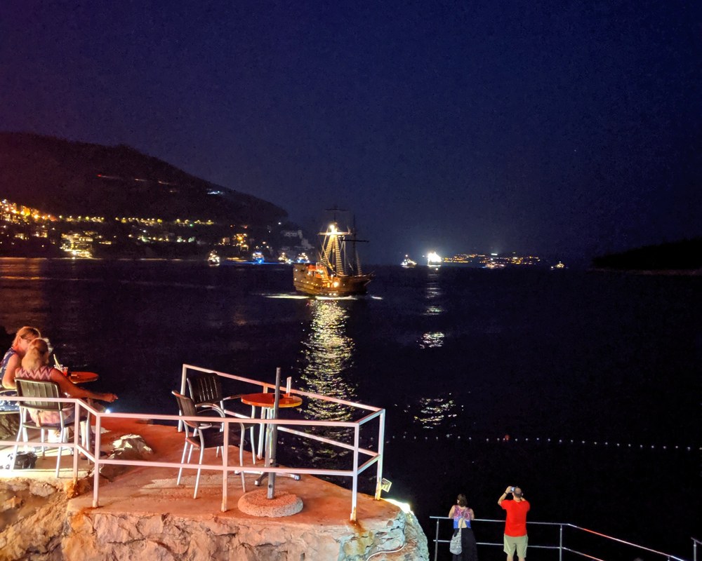 Buza beach bar by night